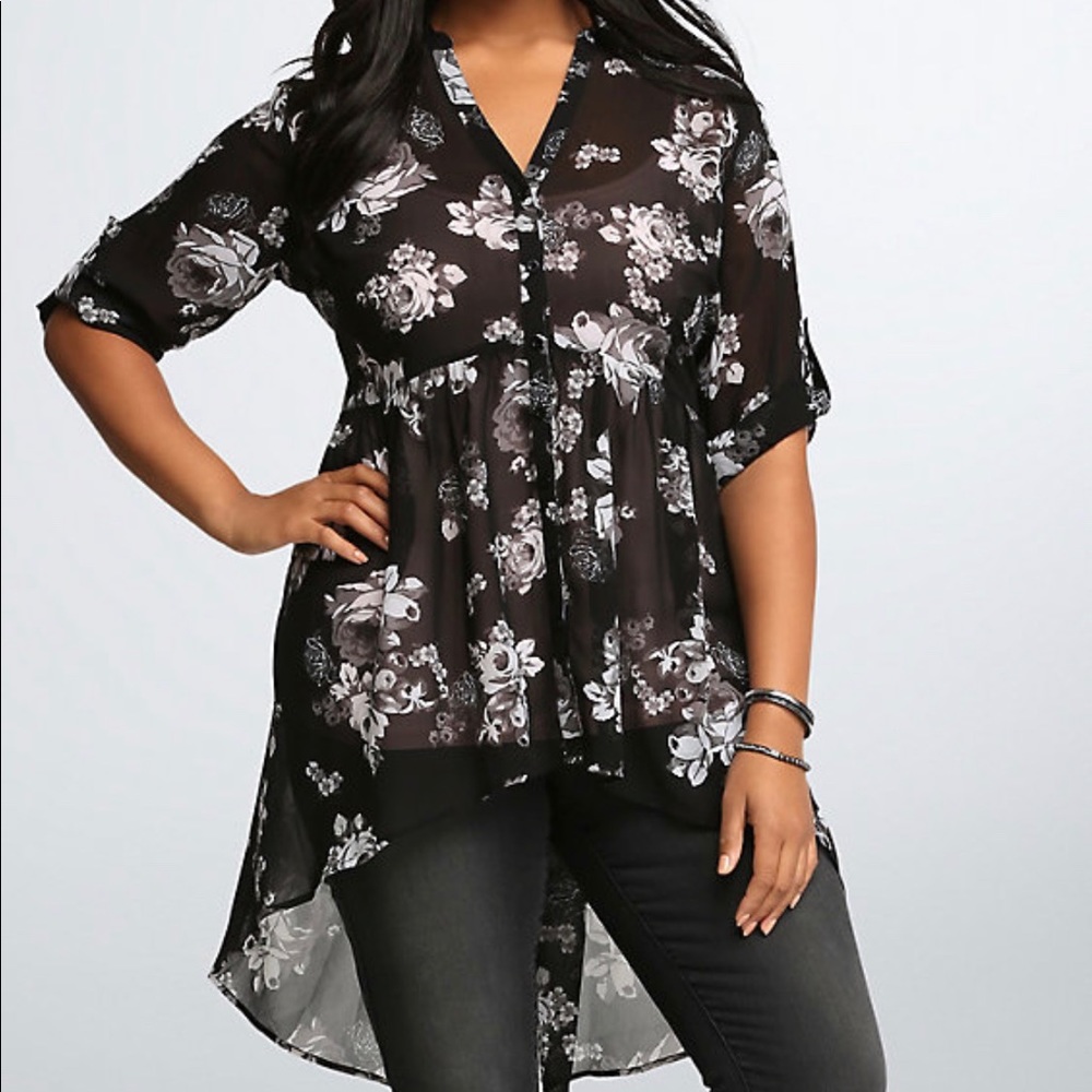 Black & white torrid high low blouse